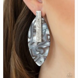 Buy one get one FREE ❗️ Maven Mantra Earrings